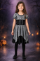 Preview: Silber-schwarzes Kinder-Hexenkleid in stimmungsvoller Halloween-Kulisse