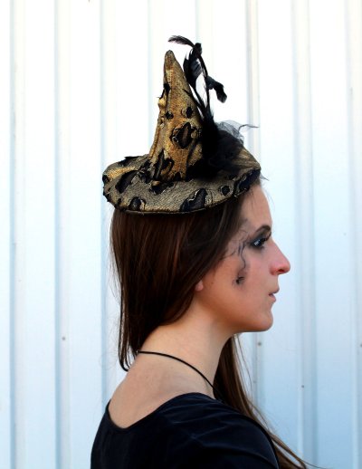 Hexenhut mit Clip & Federn, versch. Farben; Halloween; Karneval, Fasching, Mottoparty, Hexenhut für Erwachsene