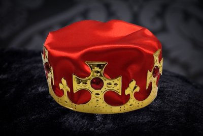 Koenigskrone_gold_Schmucksteine_Samt_rot_metall