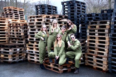 Kampfpilotin Overall in Olivengrün für Frauen mit Brille