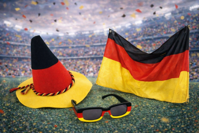 Deutschland Fan-Set mit Hut, Flagge und Fanbrille in Schwarz-Rot-Gold