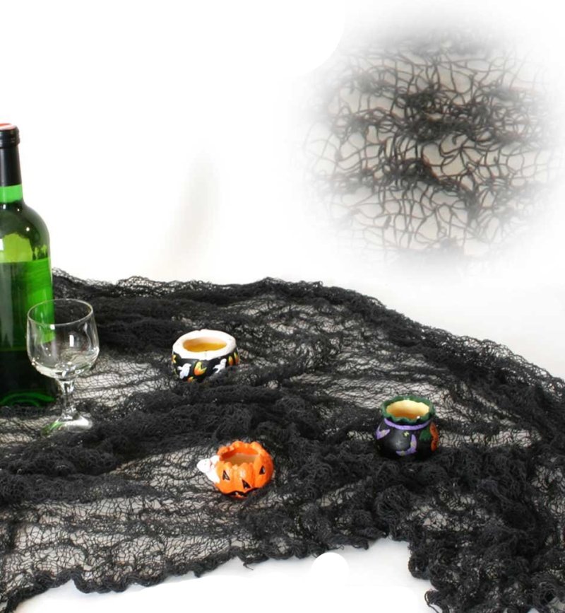 Schwarzer Halloween Netzstoff als gruselige Tischdekoration