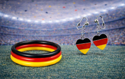 2-teiliges Deutschland Fan-Set mit Fan-Armband und Herz-Ohrringen in Schwarz-Rot-Gold