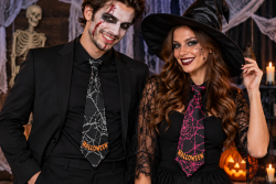 Halloween Krawatten in Schwarz-Grau und Schwarz-Rosa als Kostümaccessoire getragen